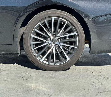 2024 Lexus ES 300h Base