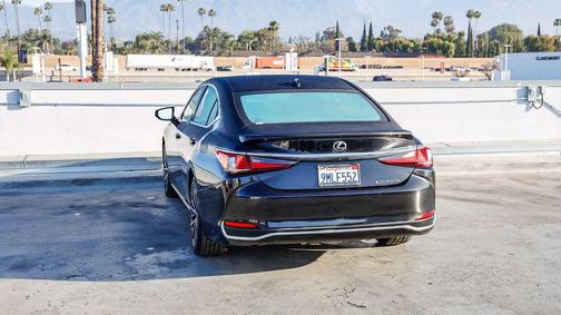 2024 Lexus ES 300h Base