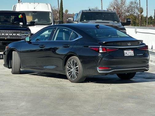 2024 Lexus ES 300h Base