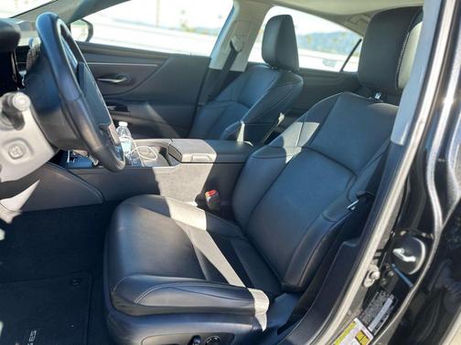 2024 Lexus ES 300h Base