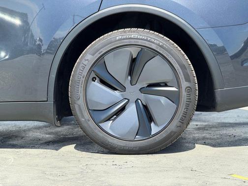 Stealth Grey 2026 Tesla Model Y Standard Rear-Wheel Drive