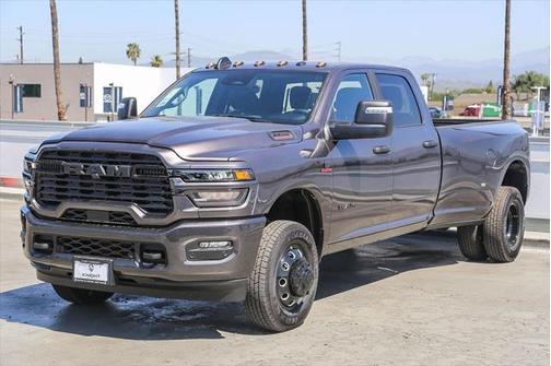 2025 RAM 3500 Big Horn Crew Cab 4x4 8' Box