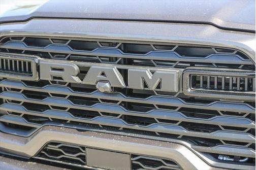 2025 RAM 3500 Big Horn Crew Cab 4x4 8' Box