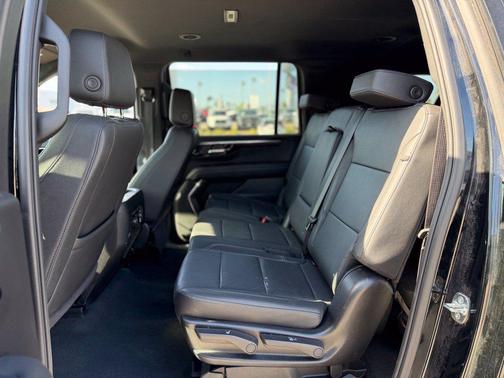 Black 2025 Chevrolet Suburban 4WD Z71