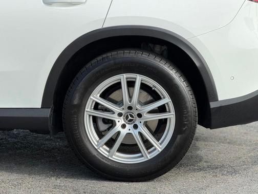 Polar White 2025 Mercedes-Benz GLC 300 4MATIC