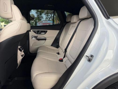 Polar White 2025 Mercedes-Benz GLC 300 4MATIC