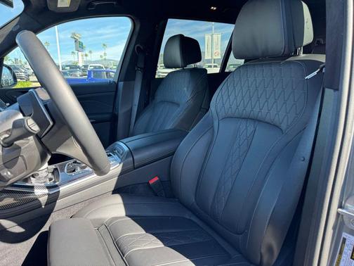2026 BMW X7 M60i
