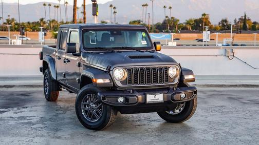 2025 Jeep Gladiator Sport S