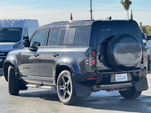 2024 Land Rover Defender 110 P400 X-Dynamic SE