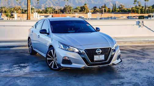 2022 Nissan Altima SR FWD
