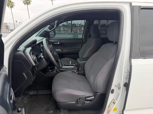 Super White 2019 Toyota Tacoma TRD Sport