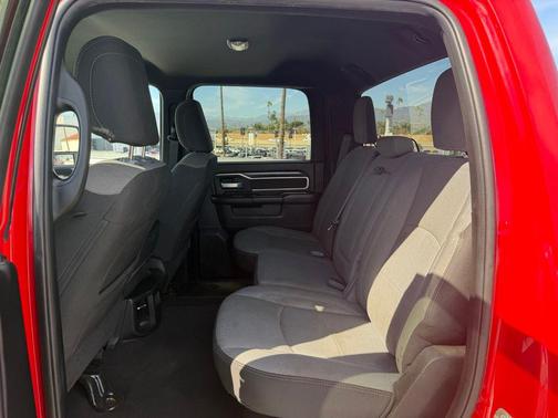 2024 RAM 3500 Big Horn Crew Cab 4x4 8' Box