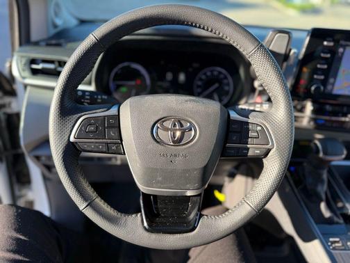2023 Toyota Sienna Limited