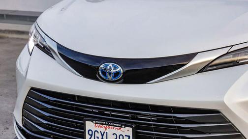 2023 Toyota Sienna Limited