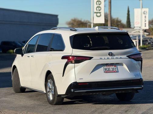 2023 Toyota Sienna Limited