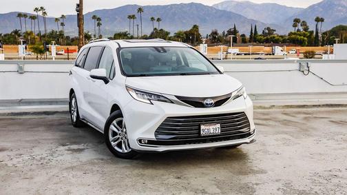 2023 Toyota Sienna Limited