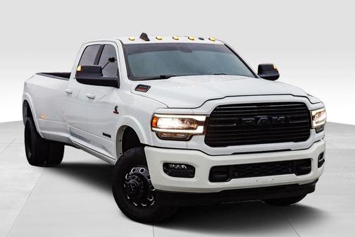 2022 RAM 3500 Laramie Crew Cab 4x4 8' Box