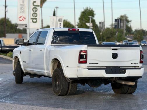 2022 RAM 3500 Laramie Crew Cab 4x4 8' Box
