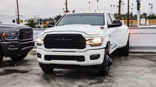 2022 RAM 3500 Laramie Crew Cab 4x4 8' Box