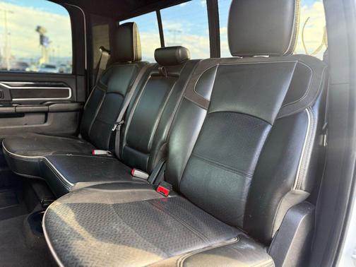 2022 RAM 3500 Laramie Crew Cab 4x4 8' Box