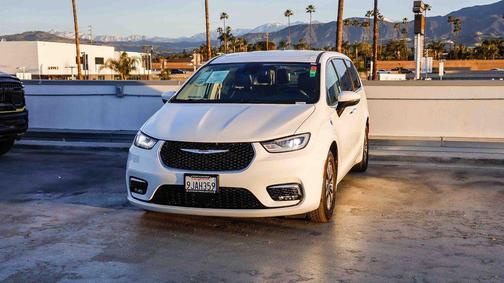 2023 Chrysler Pacifica Hybrid Touring L