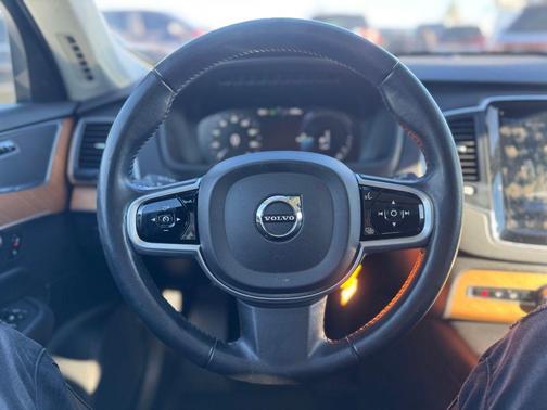 2021 Volvo XC90 Recharge Plug-In Hybrid T8 Inscription Expression 7 Passenger