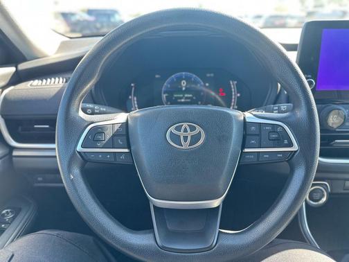 2025 Toyota Highlander LE