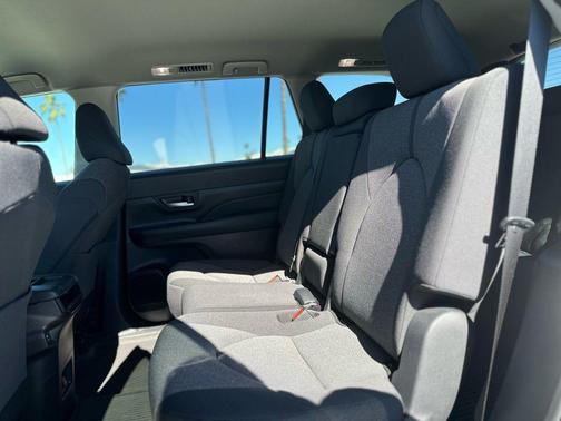 2025 Toyota Highlander LE