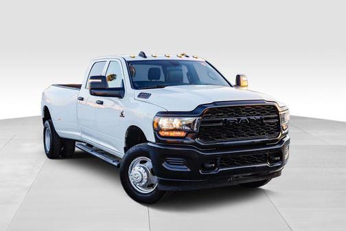 2023 RAM 3500 Tradesman Crew Cab 4x4 8' Box