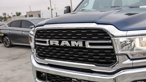 Patriot Blue Pearlcoat 2024 RAM 2500 Big Horn Crew Cab 4x4 6'4' Box