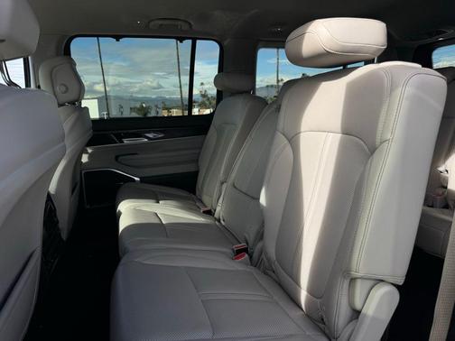 2024 Jeep Wagoneer Series I 4x2