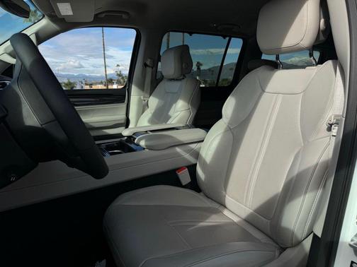 2024 Jeep Wagoneer Series I 4x2