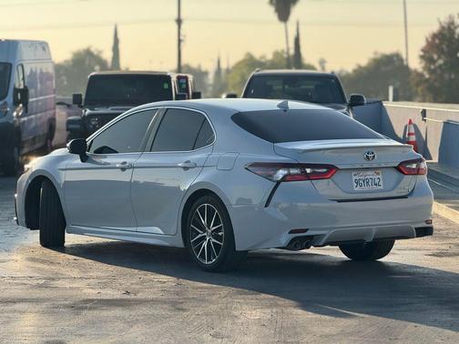 2023 Toyota Camry SE