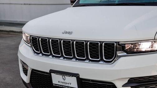 2025 Jeep Grand Cherokee Laredo