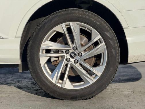 2024 Audi Q7 55 Premium Plus