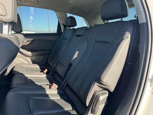 2024 Audi Q7 55 Premium Plus