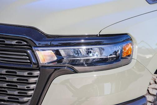 2026 RAM 1500 Warlock Crew Cab 4x4 5'7' Box