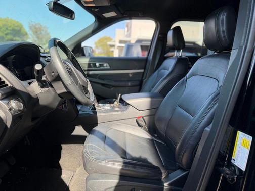 SHADOW BLACK 2018 Ford Explorer XLT