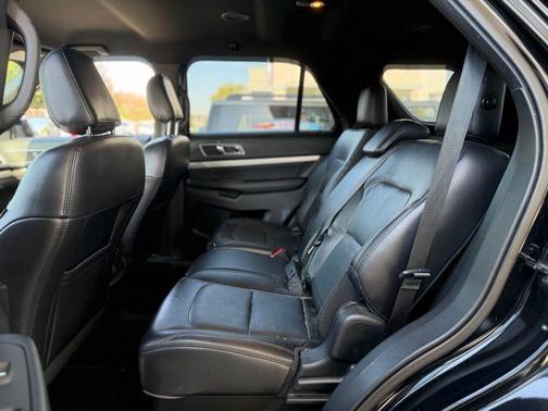 SHADOW BLACK 2018 Ford Explorer XLT