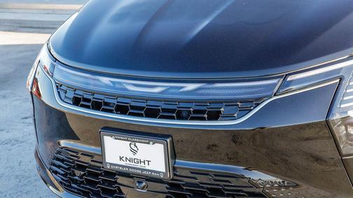 Diamond Black Crystal Pearlcoat 2027 Chrysler Pacifica L