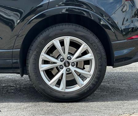 Mythos Black Metallic 2025 Audi Q3 Premium 45 TFSI S line quattro Tiptronic