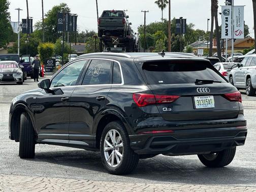 Mythos Black Metallic 2025 Audi Q3 Premium 45 TFSI S line quattro Tiptronic