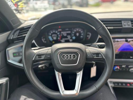 Mythos Black Metallic 2025 Audi Q3 Premium 45 TFSI S line quattro Tiptronic