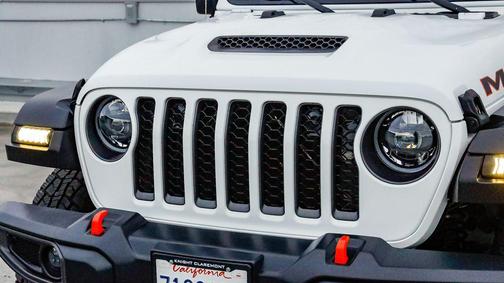 Bright White Clearcoat 2022 Jeep Gladiator Mojave 4x4