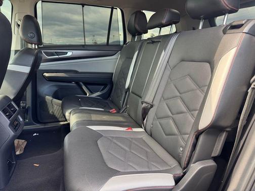 2024 Volkswagen Atlas 2.0T SE w/Technology 4MOTION