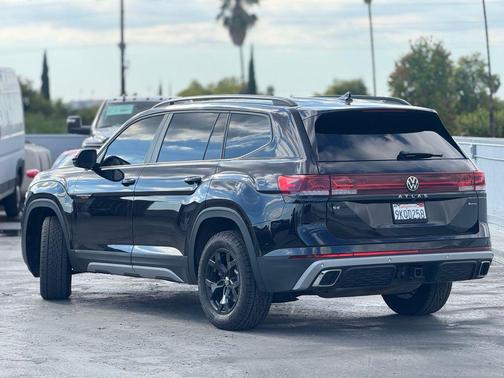 2024 Volkswagen Atlas 2.0T SE w/Technology 4MOTION