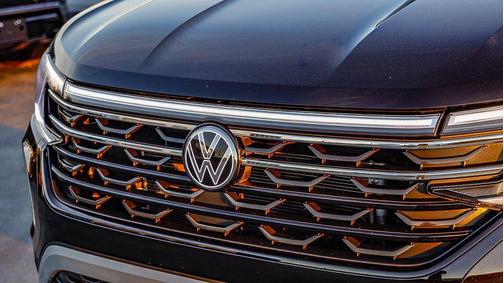2024 Volkswagen Atlas 2.0T SE w/Technology 4MOTION