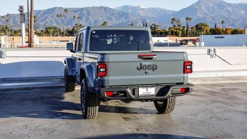 2026 Jeep Gladiator Sahara 4x4