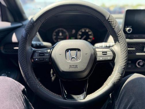 Platinum White Pearl 2024 Honda HR-V Sport