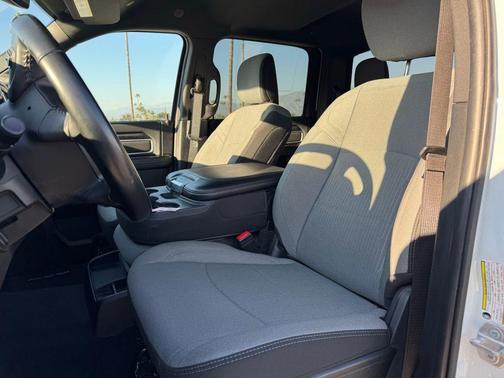 2024 RAM 3500 Big Horn Crew Cab 4x4 8' Box